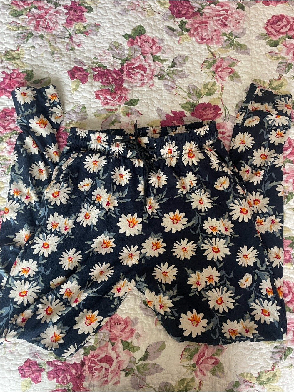 Women’s Navy Daisy Print Elastic Waist Joggers